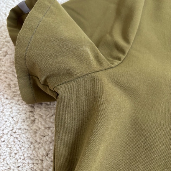 Figs Caterina One Pocket Scrub Top Martini Olive - Picture 4 of 4